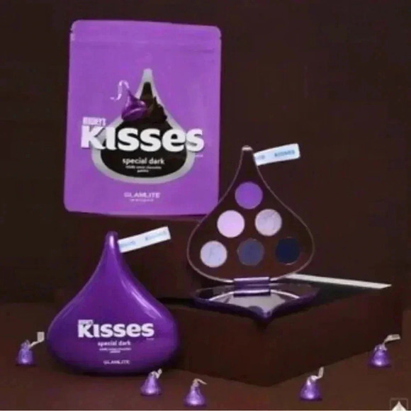 Hershey Kisses Milk Dark Chocolate Eyeshadow Palette New 🎉Host Pick🎉 - Picture 2 of 3